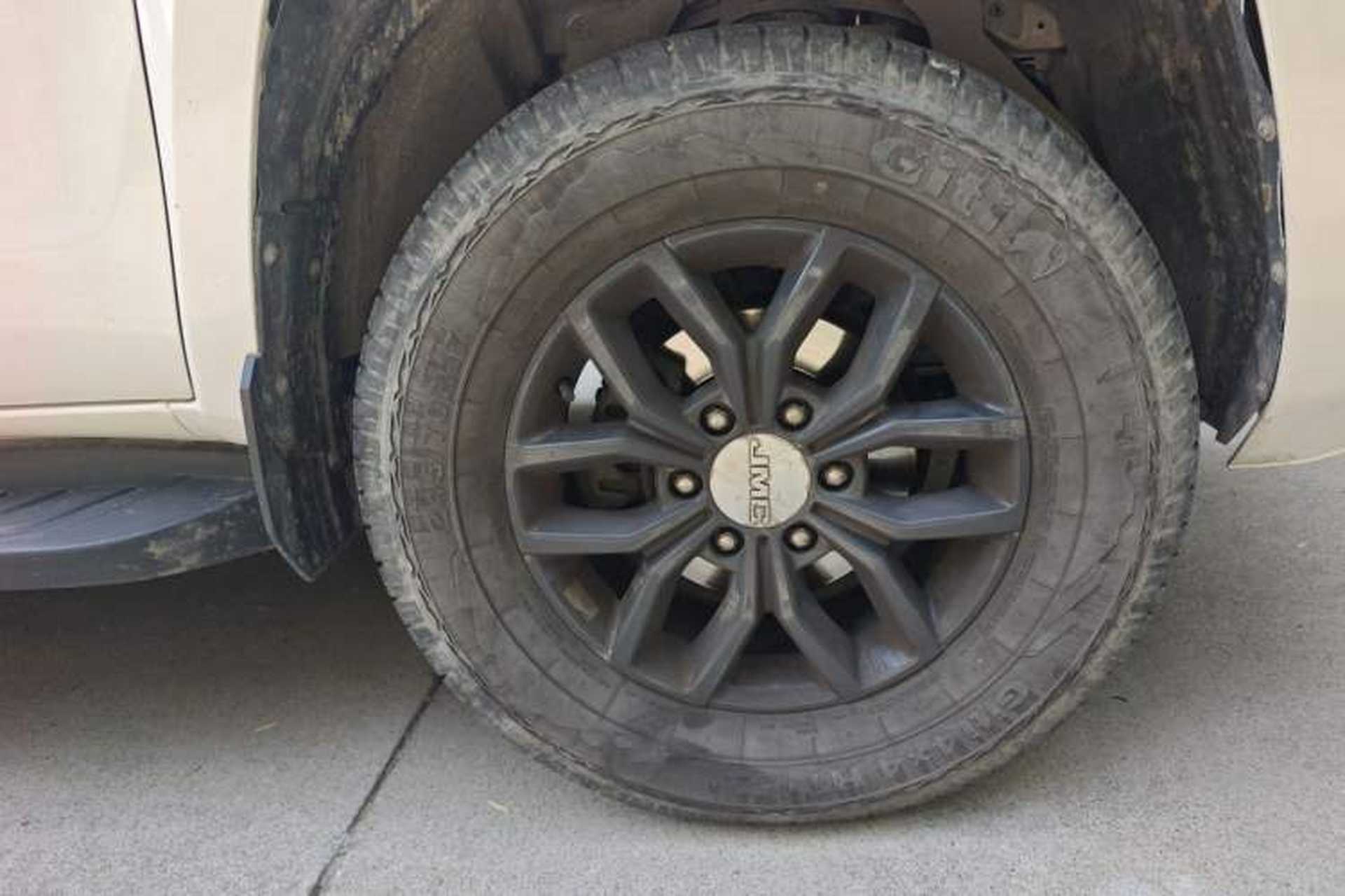 Used JMC Yuhu 7 2022 2.0T Manual Diesel Two-Wheel Drive Comfort Version Standard Wheelbase Right Front Wheel Hub