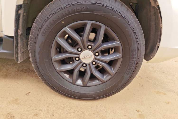 Used JMC Yuhu 7 2022 2.0T Manual Diesel Two-Wheel Drive Comfort Plus Long Wheelbase Right Front Wheel Hub
