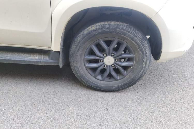Used JMC Yuhu 7 2022 2.0T Automatic Diesel Two-Wheel Drive Comfort Plus Long Wheelbase Right Front Wheel Hub
