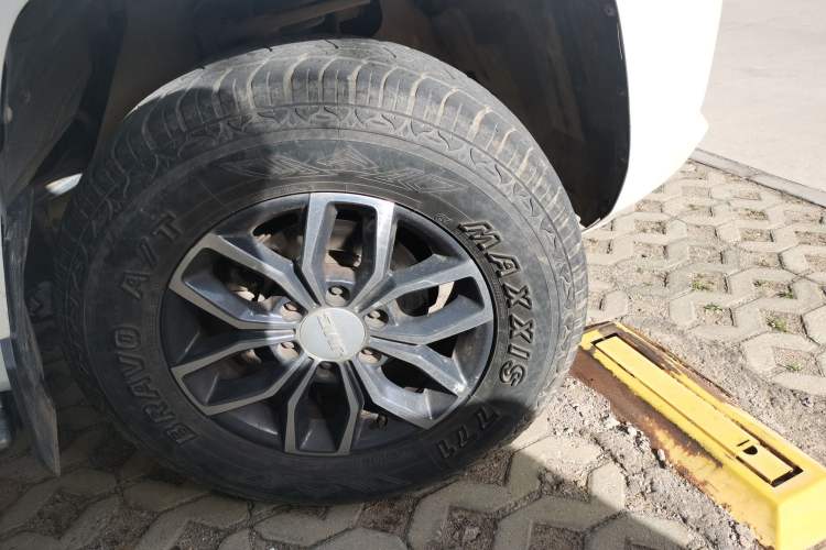 Used JMC Yuhu 7 2022 2.0T Automatic Diesel 4x4 Comfort Edition Standard Wheelbase Right Front Wheel Hub
