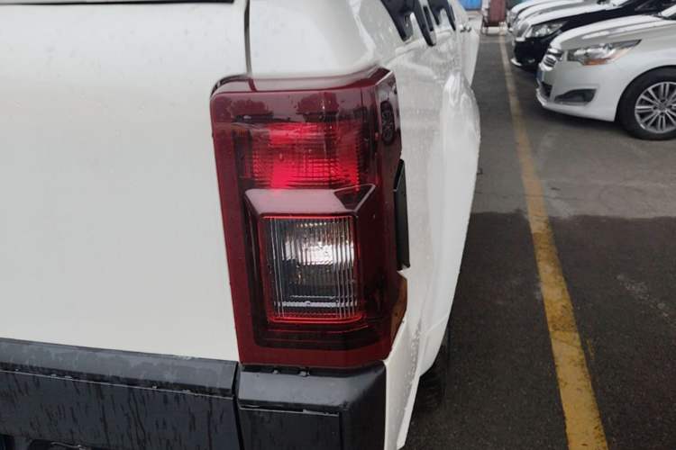 Used JMC Yuhu 7 2022 2.0T Manual Diesel Two-Wheel Drive Comfort Version Standard Wheelbase Right Rear Taillight
