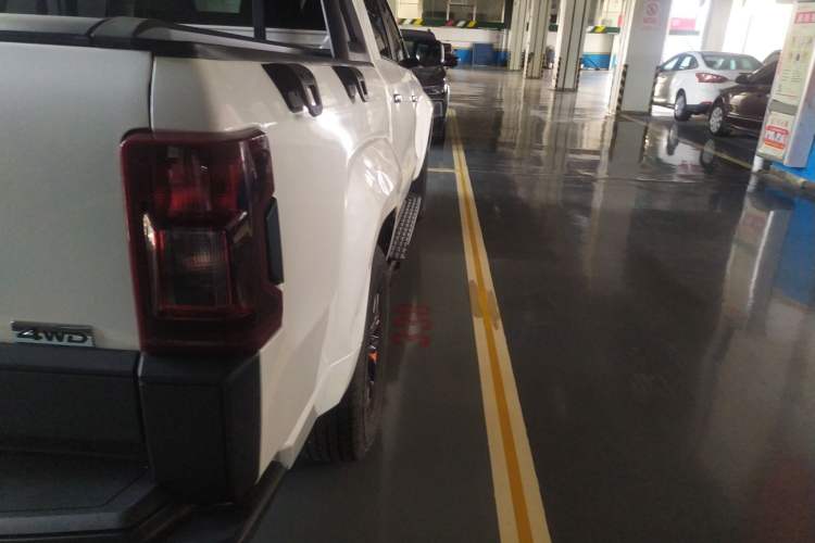 Used JMC Yuhu 7 2022 2.0T Automatic Gasoline 4x4 Comfort Edition Standard Wheelbase JX4G20A6L Right Rear Taillight
