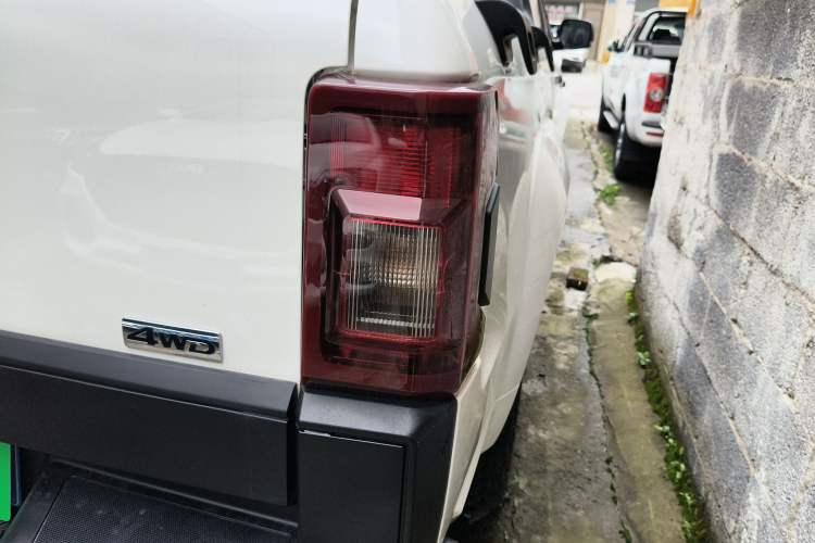 Used JMC Yuhu 7 2022 2.0T Automatic Diesel 4x4 Comfort Edition Standard Wheelbase Right Rear Taillight