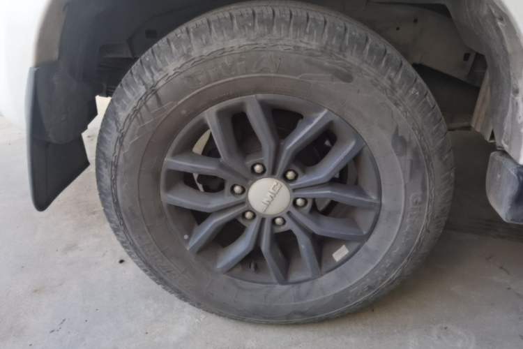 Used JMC Yuhu 7 2022 2.0T Manual Diesel Two-Wheel Drive Comfort Plus Long Wheelbase Right Rear Wheel Hub