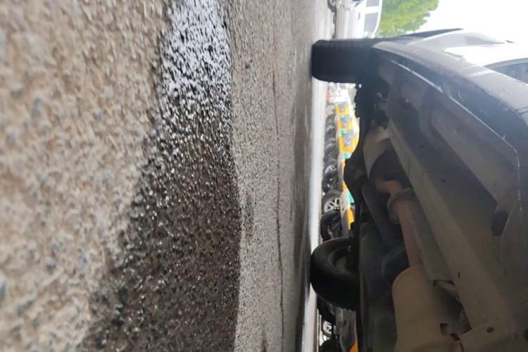 Used JMC Yuhu 7 2022 2.0T Manual Diesel Two-Wheel Drive Comfort Version Standard Wheelbase Right Side Sill