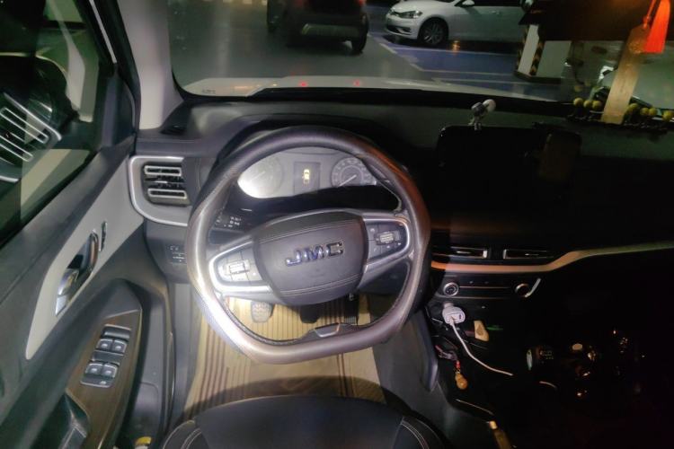 Used JMC Yuhu 7 2022 2.0T Manual Diesel 4x4 Comfort Version Standard Wheelbase Steering Wheel