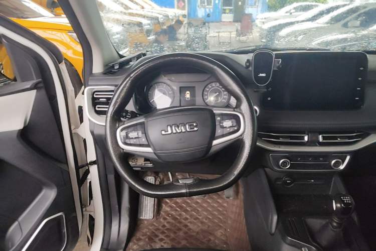 Used JMC Yuhu 7 2022 2.0T Manual Diesel Two-Wheel Drive Comfort Version Standard Wheelbase Steering Wheel
