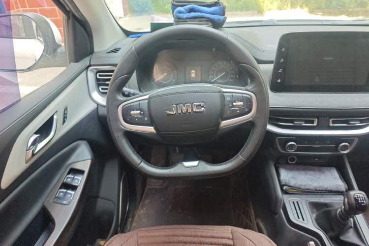 Used JMC Yuhu 7 2022 2.0T Manual Diesel Two-Wheel Drive Comfort Version Standard Wheelbase Steering Wheel