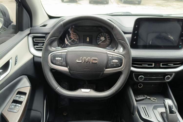 Used JMC Yuhu 7 2022 2.0T Automatic Diesel 4x4 Comfort Edition Standard Wheelbase Steering Wheel