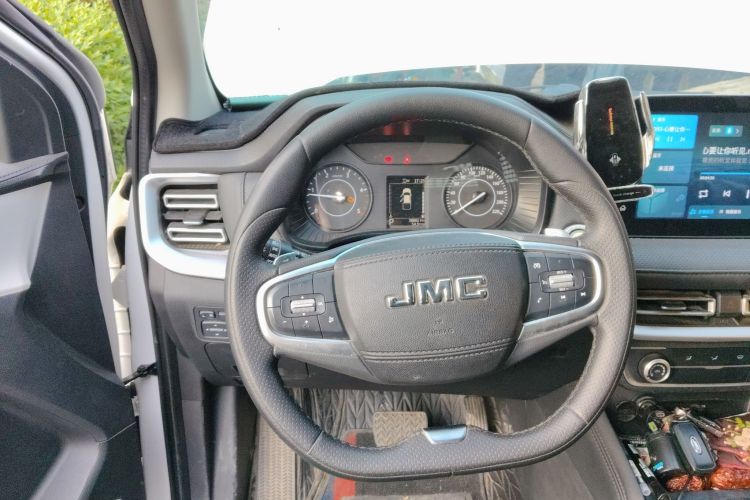Used JMC Yuhu 7 2022 2.0T Automatic Diesel 4x4 Comfort Plus Long Wheelbase Steering Wheel