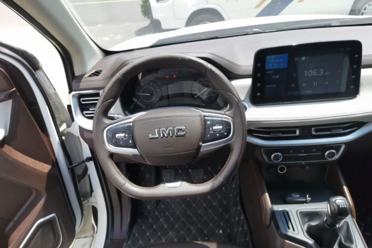 Used JMC Yuhu 7 2022 2.0T Manual Diesel 4x4 Comfort Version Standard Wheelbase Steering Wheel