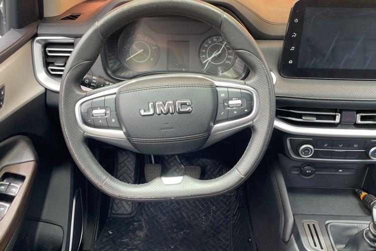 Used JMC Yuhu 7 2022 2.0T Manual Diesel 4x4 Comfort Version Standard Wheelbase Steering Wheel