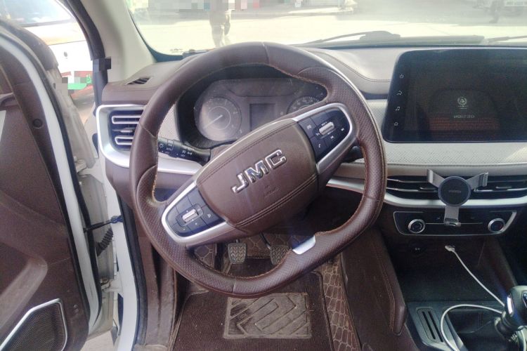 Used JMC Yuhu 7 2022 2.0T Manual Diesel Two-Wheel Drive Comfort Plus Long Wheelbase Steering Wheel