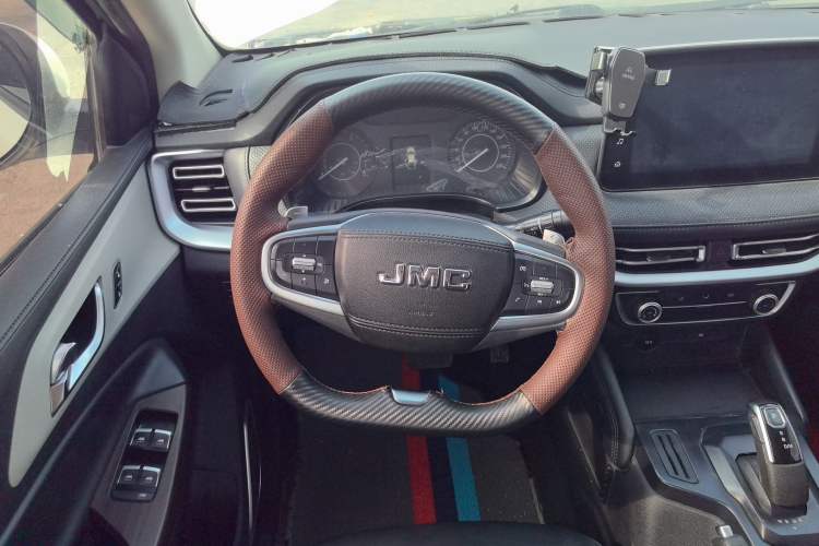 Used JMC Yuhu 7 2022 2.0T Automatic Diesel 4x4 Comfort Edition Standard Wheelbase Steering Wheel
