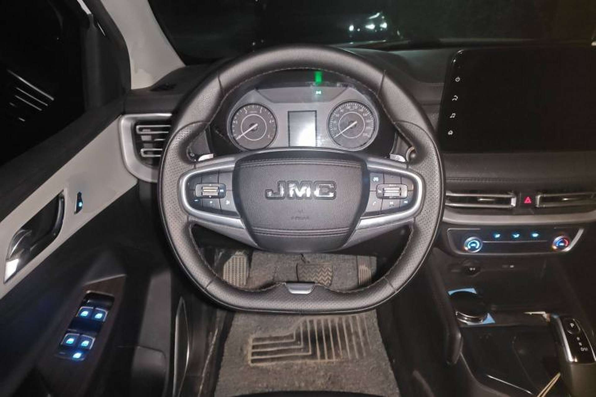 Used JMC Yuhu 7 2022 2.0T Automatic Diesel Two-Wheel Drive Comfort Version Standard Wheelbase Steering Wheel