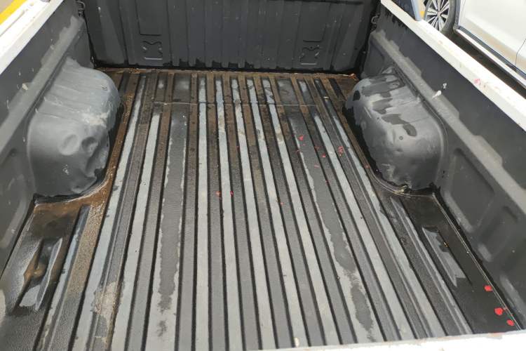 Used JMC Yuhu 7 2022 2.0T Manual Gasoline 4x4 Comfort Plus Long Wheelbase JX4G20A6L Trunk