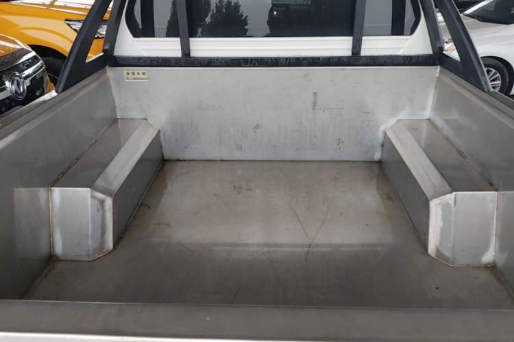 Used JMC Yuhu 7 2022 2.0T Manual Diesel Two-Wheel Drive Comfort Version Standard Wheelbase Trunk