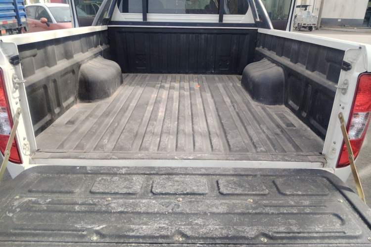 Used JMC Yuhu 7 2022 2.0T Manual Diesel Two-Wheel Drive Comfort Plus Long Wheelbase Trunk