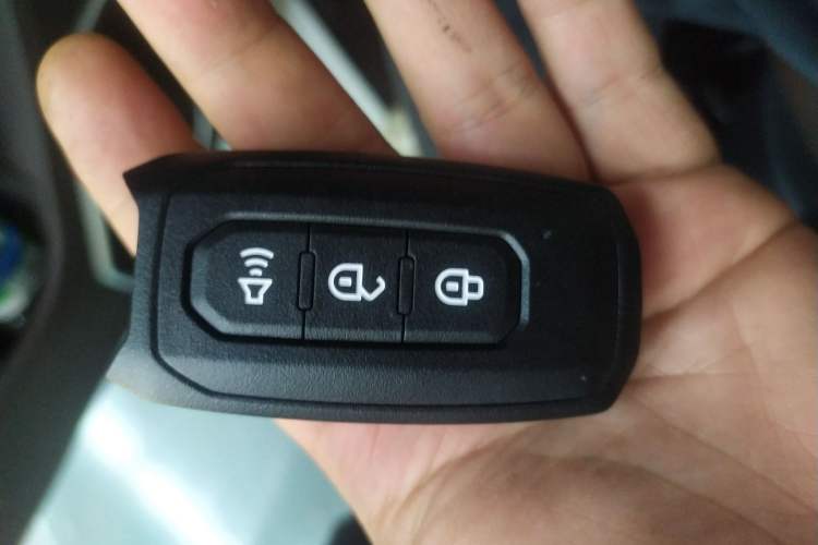 Used JMC Yuhu 7 2022 2.0T Automatic Gasoline 4x4 Comfort Edition Standard Wheelbase JX4G20A6L Vehicle Key