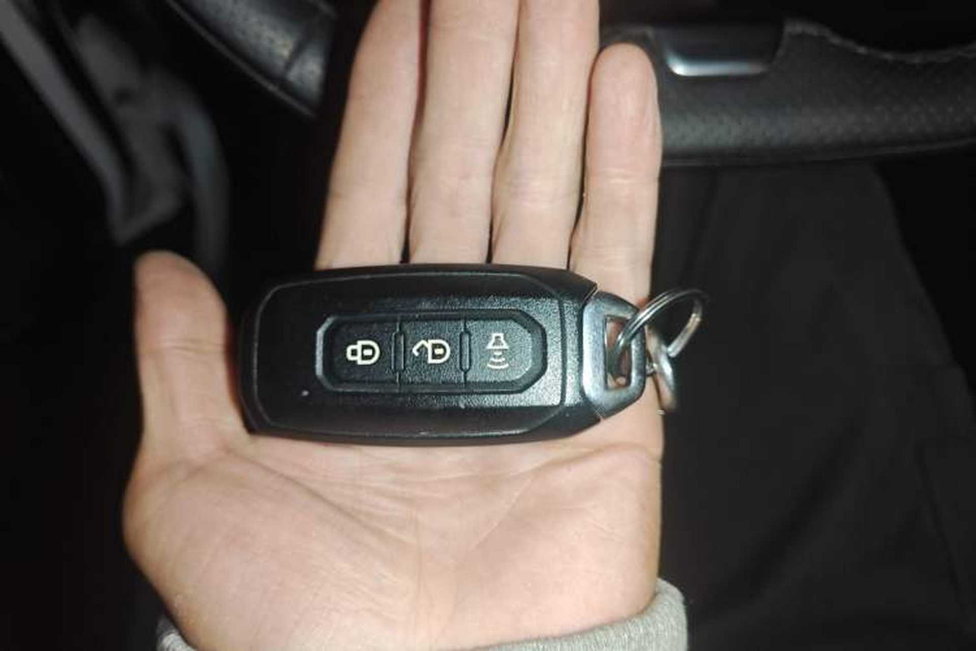 Used JMC Yuhu 7 2022 2.0T Automatic Diesel Two-Wheel Drive Comfort Version Standard Wheelbase Vehicle Key