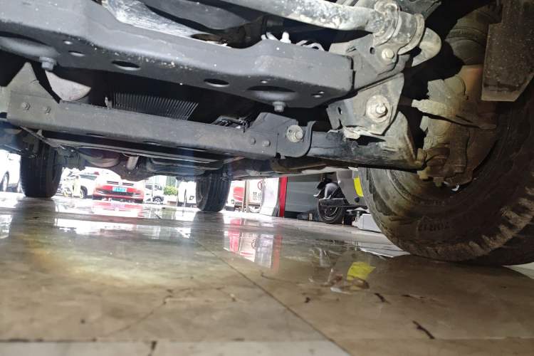 Used JMC Yuhu 7 2022 2.0T Automatic Diesel Two-Wheel Drive Comfort Plus Long Wheelbase Chassis Front