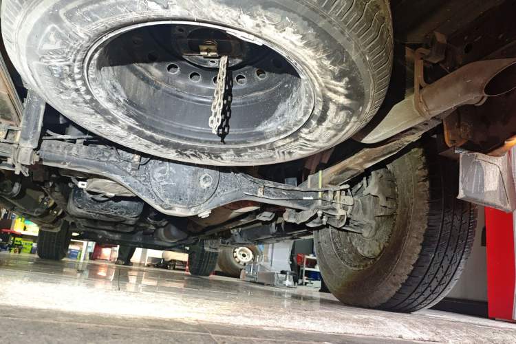 Used JMC Yuhu 7 2022 2.0T Automatic Diesel Two-Wheel Drive Comfort Plus Long Wheelbase Chassis Rear