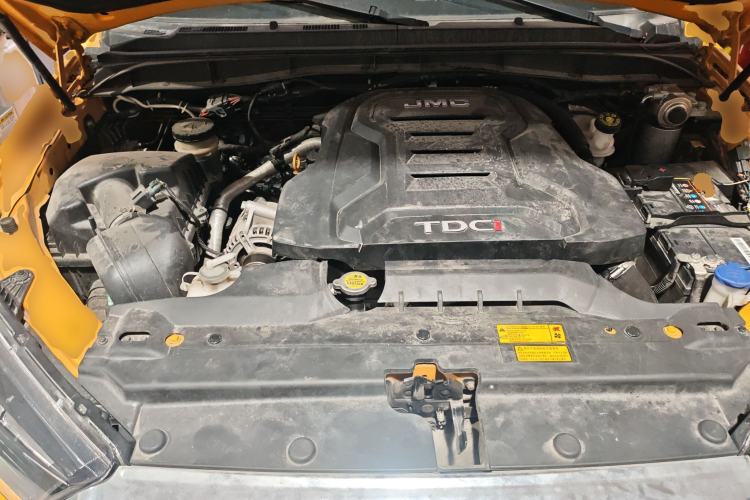 Used JMC Yuhu 7 2022 2.0T Automatic Diesel Two-Wheel Drive Comfort Plus Long Wheelbase Engine Bay