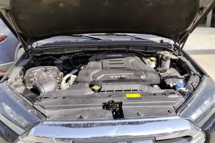 Used JMC Yuhu 7 2023 2.0T Automatic Diesel Two-Wheel Drive Comfort Version Standard Wheelbase Engine Bay