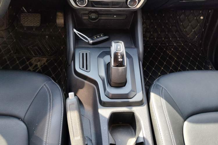 Used JMC Yuhu 7 2023 2.0T Automatic Diesel Two-Wheel Drive Comfort Version Standard Wheelbase Gear Lever