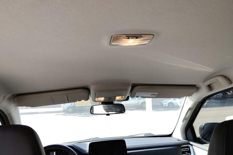 Used JMC Yuhu 7 2023 2.0T Automatic Diesel Two-Wheel Drive Comfort Version Standard Wheelbase Headliner