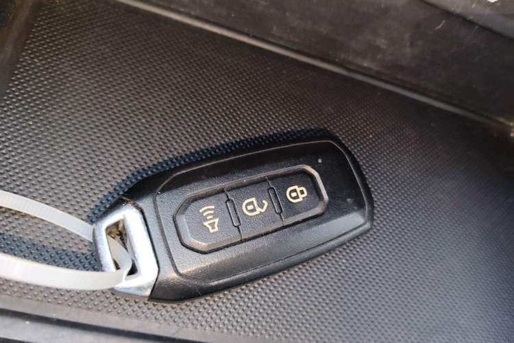 Used JMC Yuhu 7 2023 2.0T Automatic Diesel Two-Wheel Drive Comfort Version Standard Wheelbase Interior 1