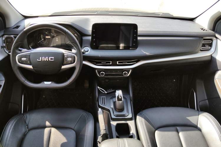 Used JMC Yuhu 7 2023 2.0T Automatic Diesel Two-Wheel Drive Comfort Version Standard Wheelbase Interior 2