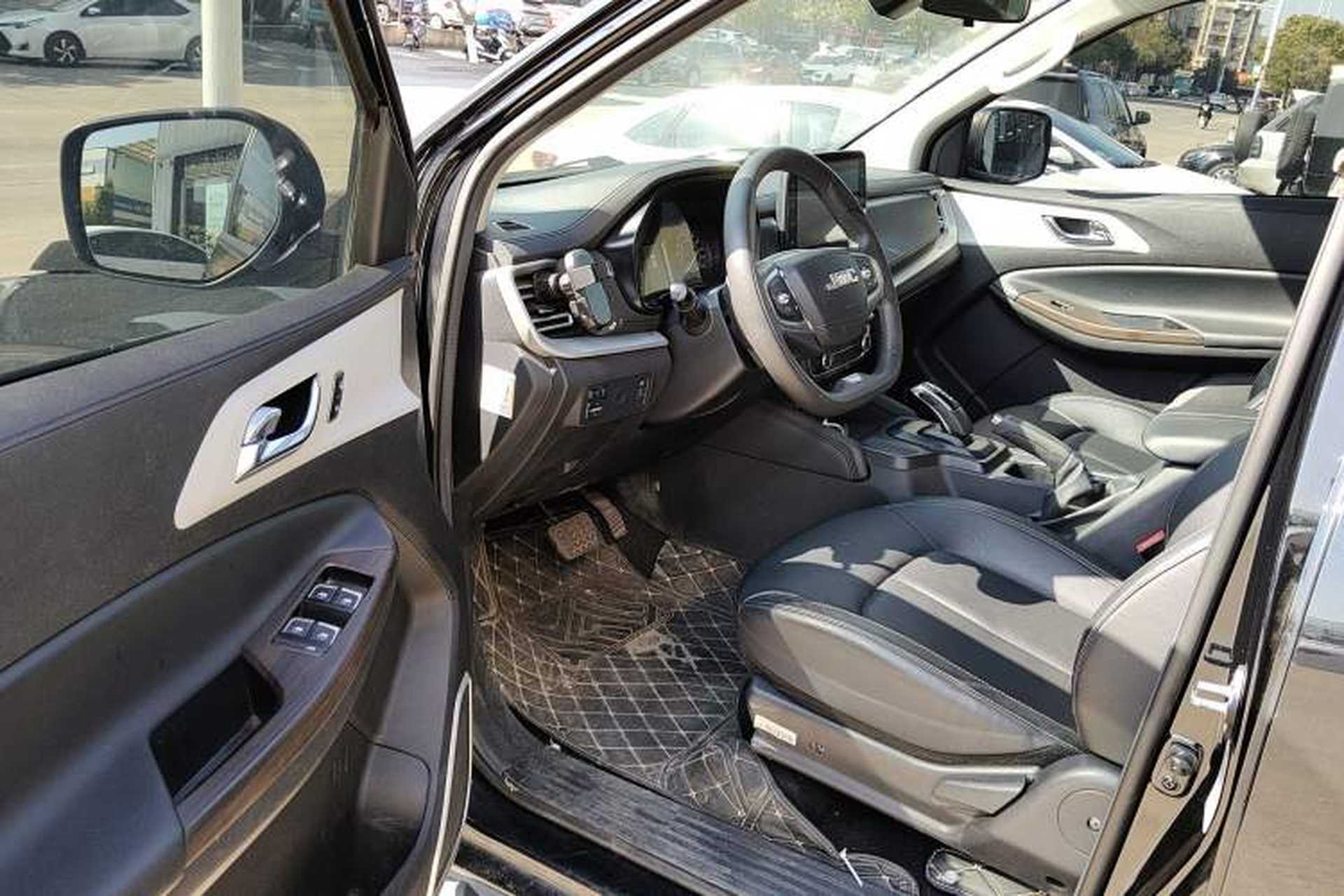 Used JMC Yuhu 7 2023 2.0T Automatic Diesel Two-Wheel Drive Comfort Version Standard Wheelbase Interior 3