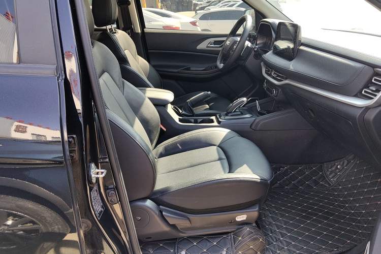 Used JMC Yuhu 7 2023 2.0T Automatic Diesel Two-Wheel Drive Comfort Version Standard Wheelbase Right Front Seat