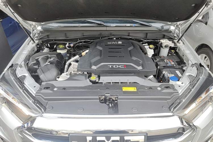 Used JMC Yuhu 7 2023 2.0T Automatic Diesel 4x4 Comfort Edition with Long Wheelbase and Flat-Floor Cargo Bed Engine Bay
