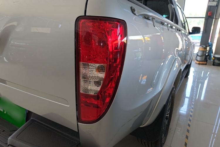 Used JMC Yuhu 7 2023 2.0T Automatic Diesel Two-Wheel-Drive Comfort Edition with Long Wheelbase and Flat-Bottom Cargo Bed Exterior 3