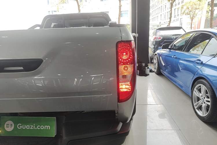Used JMC Yuhu 7 2023 2.0T Automatic Diesel 4x4 Comfort Edition with Long Wheelbase and Flat-Floor Cargo Bed Exterior 3