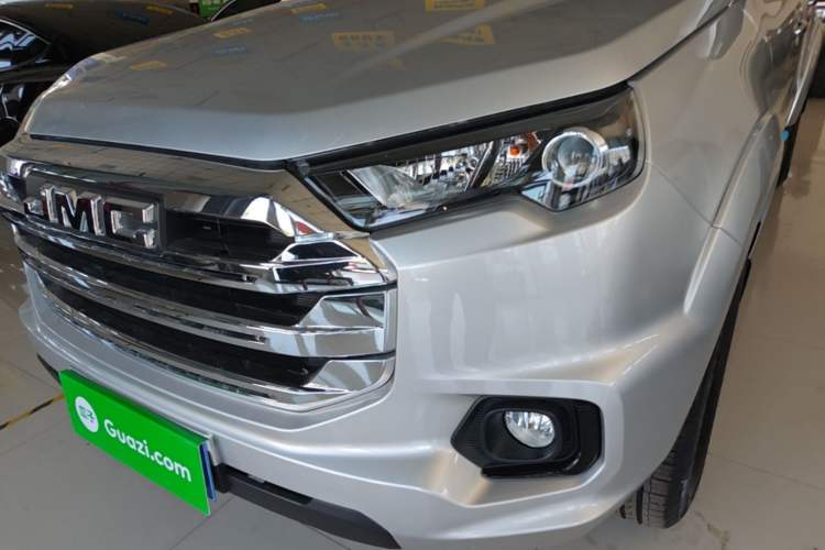 Used JMC Yuhu 7 2023 2.0T Automatic Diesel Two-Wheel-Drive Comfort Edition with Long Wheelbase and Flat-Bottom Cargo Bed Left Front Headlight