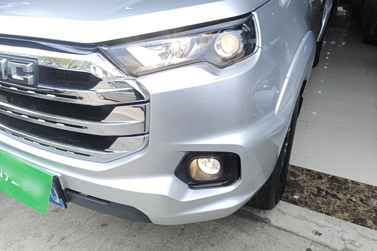 Used JMC Yuhu 7 2023 2.0T Automatic Diesel 4x4 Comfort Edition with Long Wheelbase and Flat-Floor Cargo Bed Left Front Headlight