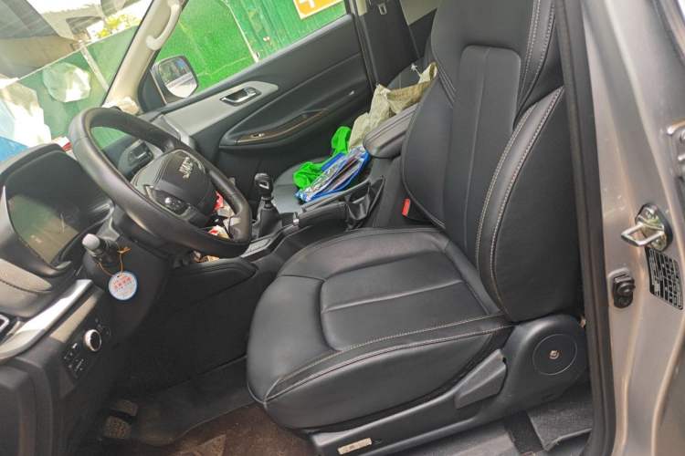 Used JMC Yuhu 7 2023 2.0T Manual Diesel 4x4 Comfort Plus Long Wheelbase Left Front Seat