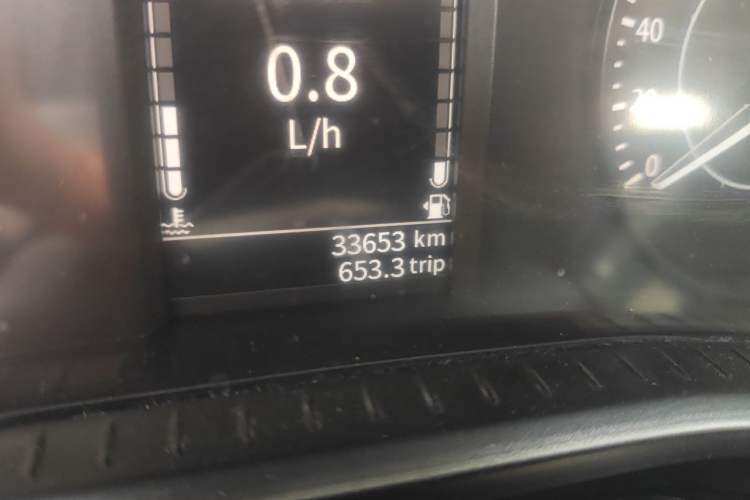 Used JMC Yuhu 7 2023 2.0T Manual Diesel 4x4 Comfort Plus Long Wheelbase Odometer Close Up