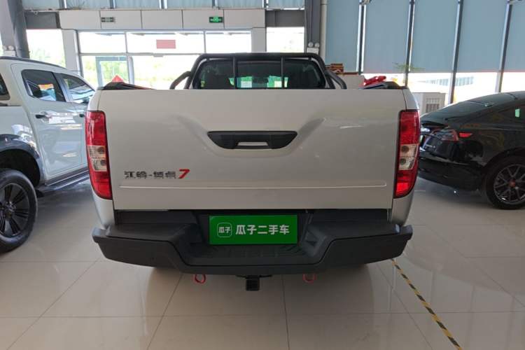 Used JMC Yuhu 7 2023 2.0T Automatic Diesel Two-Wheel-Drive Comfort Edition with Long Wheelbase and Flat-Bottom Cargo Bed Rear