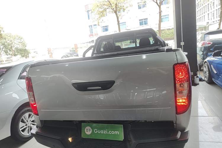 Used JMC Yuhu 7 2023 2.0T Automatic Diesel 4x4 Comfort Edition with Long Wheelbase and Flat-Floor Cargo Bed Rear