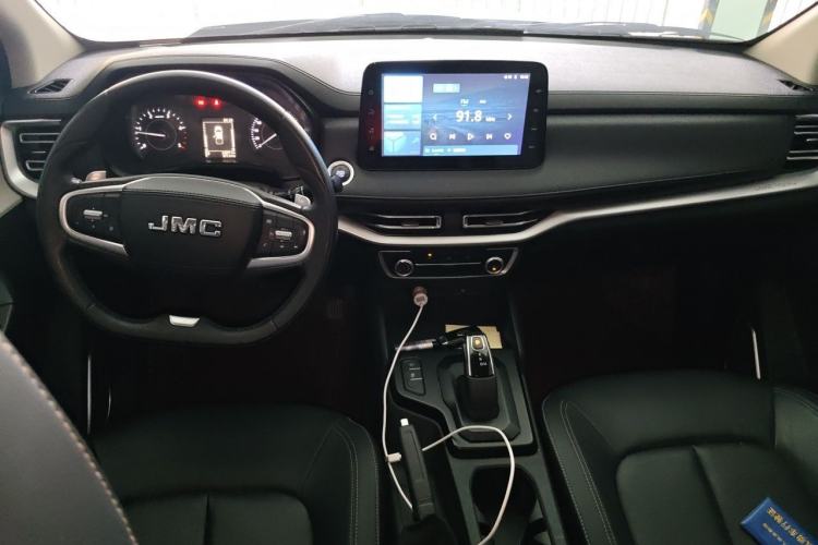 Used JMC Yuhu 7 2023 2.0T Automatic Diesel Two-Wheel Drive Comfort Version Standard Wheelbase Center Console