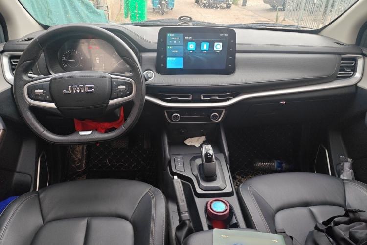 Used JMC Yuhu 7 2023 2.0T Automatic Diesel 4x4 Comfort Version Standard Wheelbase Center Console