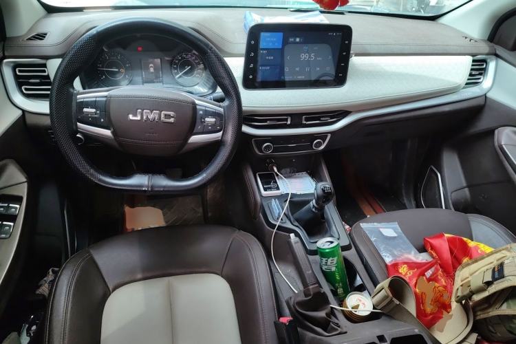 Used JMC Yuhu 7 2023 2.0T Manual Diesel 4x4 Comfort Version Standard Wheelbase Center Console
