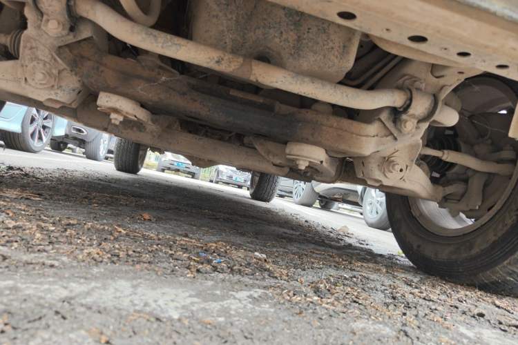 Used JMC Yuhu 7 2023 2.0T Manual Diesel Two-Wheel-Drive Comfort Plus Long Wheelbase Chassis Front