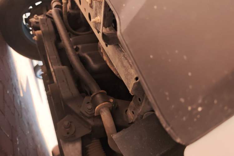 Used JMC Yuhu 7  Chassis Front Left