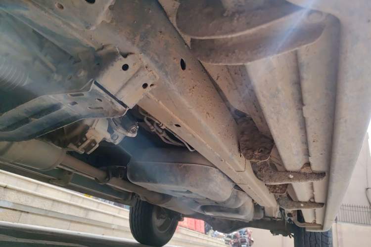 Used JMC Yuhu 7 2023 2.0T Manual Diesel 4x4 Comfort Version Standard Wheelbase Chassis Front Left