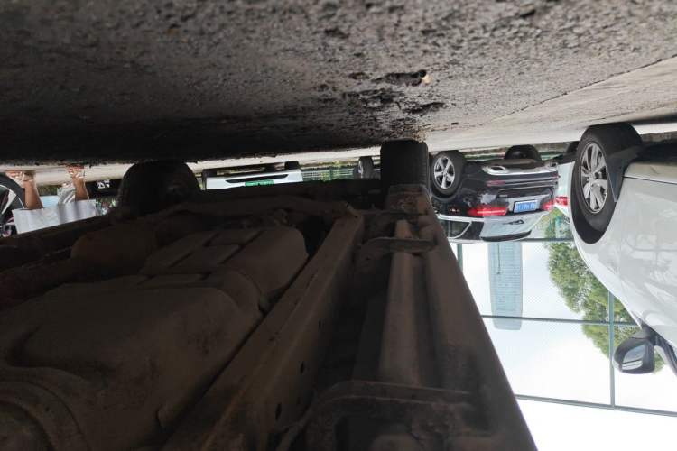 Used JMC Yuhu 7 2023 2.0T Manual Diesel Two-Wheel-Drive Comfort Plus Long Wheelbase Chassis Rear Left